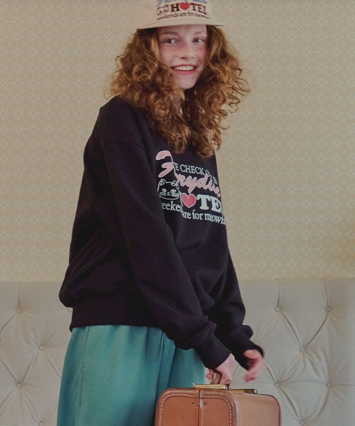 론론(RONRON) FURRYDISE SWEATSHIRTS BLACK