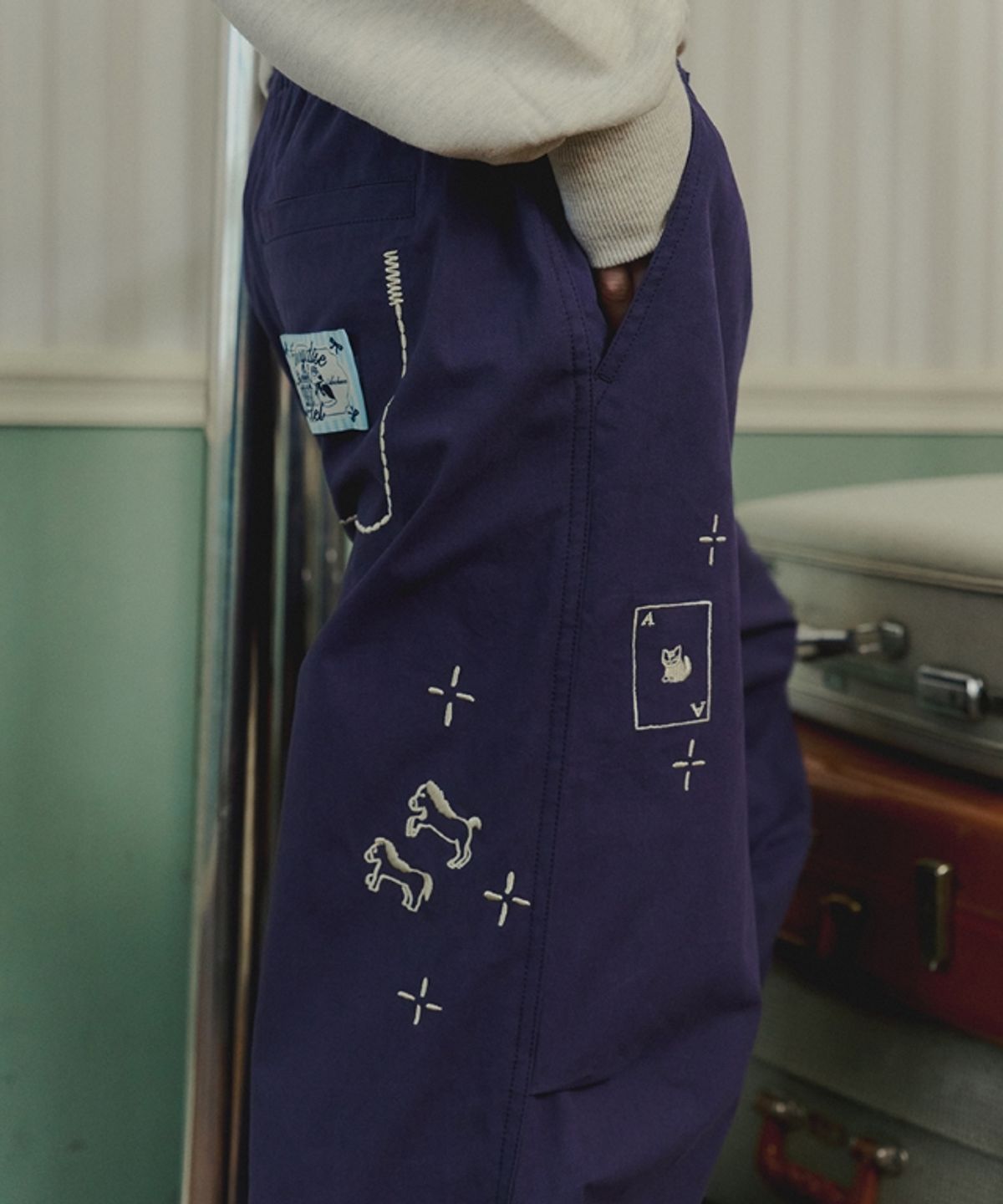 론론(RONRON) DRAWING STITCH PARACHUTE PANTS NAVY