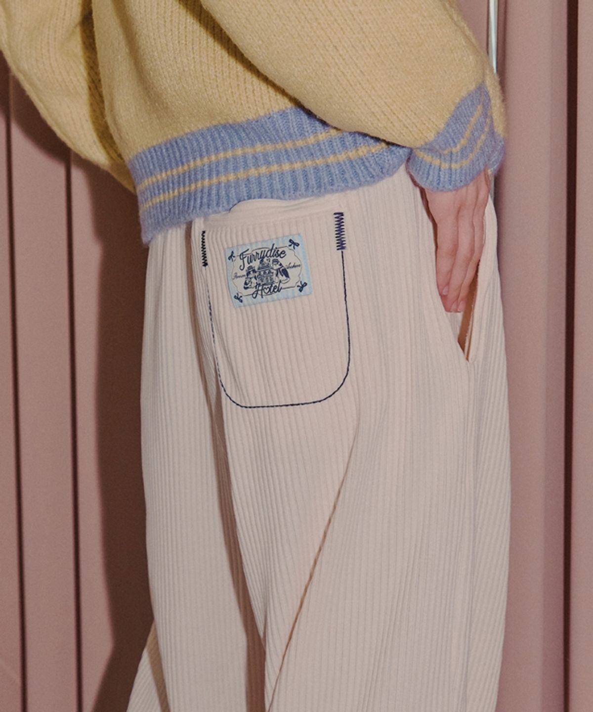 론론(RONRON) STITCH CORDUROY TRACK PANTS IVORY