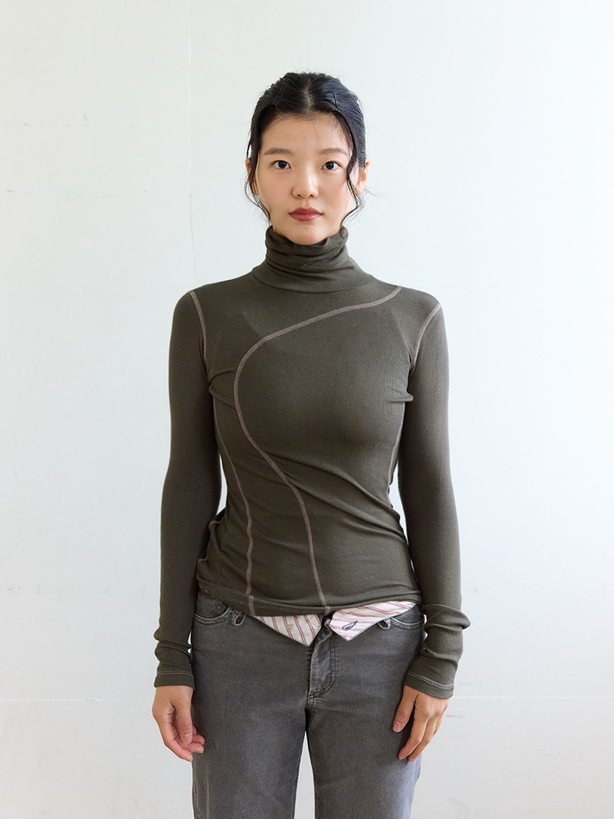 콜로신스(COLOCYNTH) Natural Stalk Turtleneck Khaki