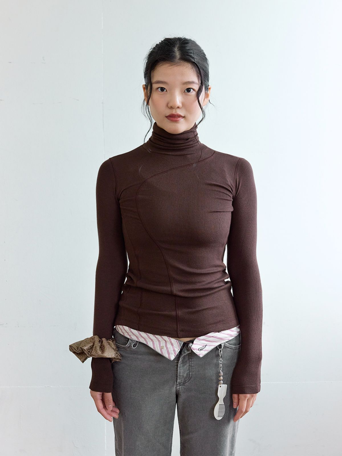 콜로신스(COLOCYNTH) Natural Stalk Turtleneck Deep Brown
