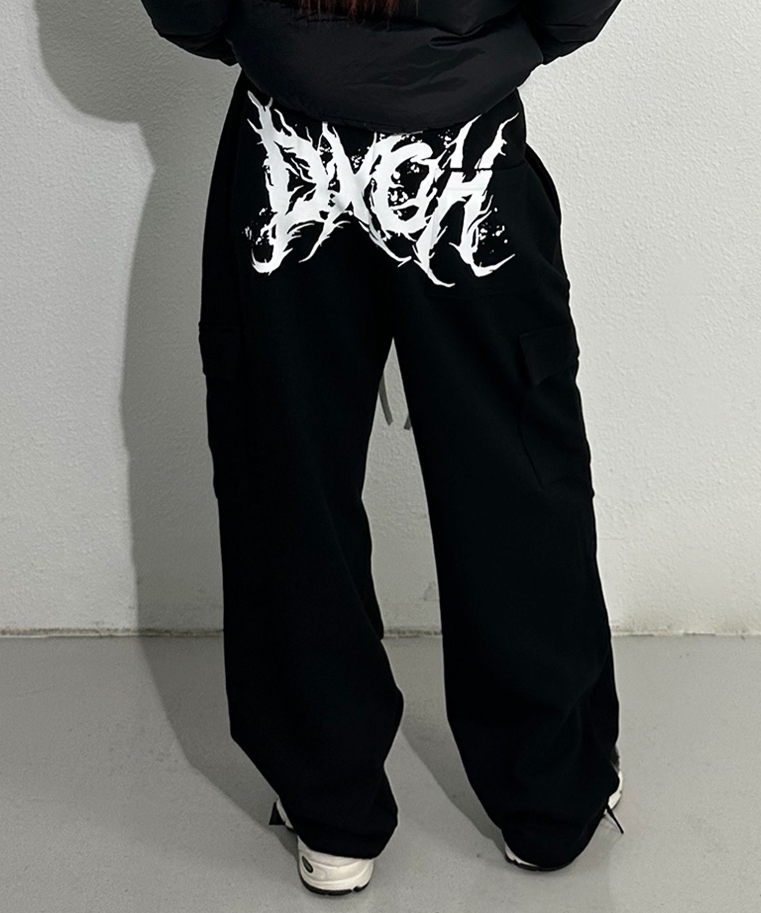★DXOH★Street Logo Parachute Wide Cargo Pants Wh Iv★正規品 MUSINSA | D.XO.H Street Logo Parachute Wide Cargo Pants Black