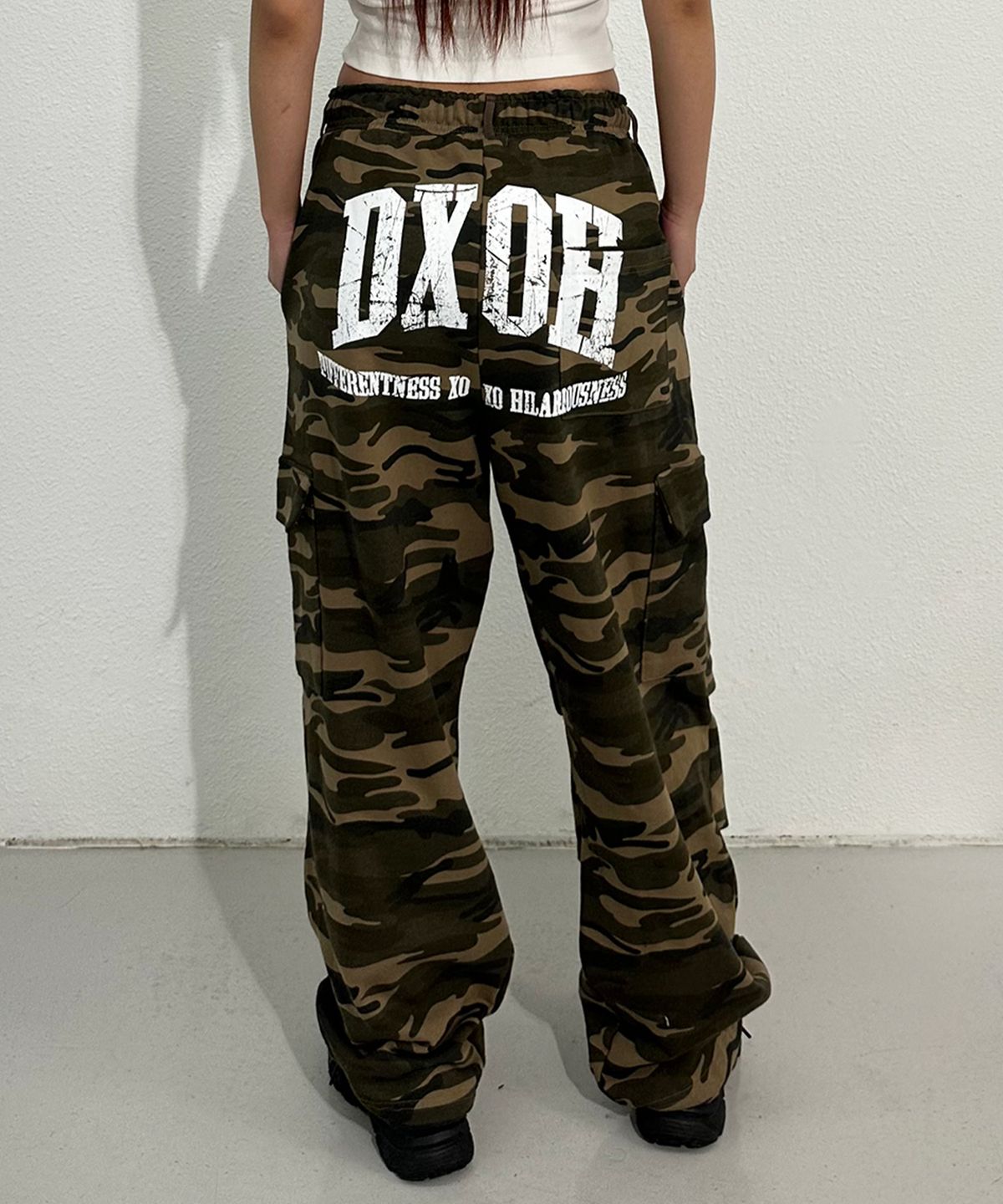 디쏘에이치(D.XO.H) 아치 로고 파라슈트 카고 카모 팬츠 카모