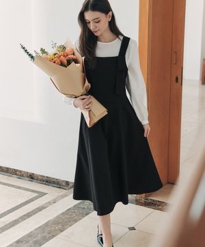 리본 포인트 플레어 원피스 / 블랙