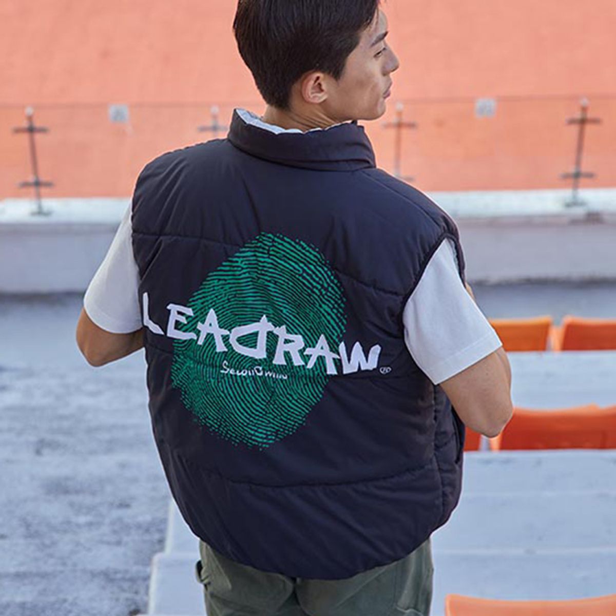 리드로(LEADRAW) 핑거프린트 리버시블 패딩 베스트 _ 블랙