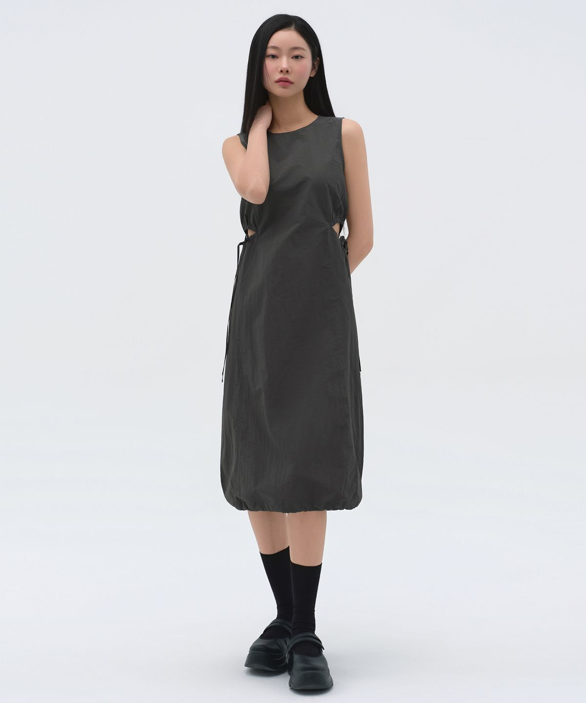 무신사 스탠다드 우먼(MUSINSA STANDARD WOMAN) 우먼즈 나일론 컷아웃 롱 드레스 [다크 그레이]