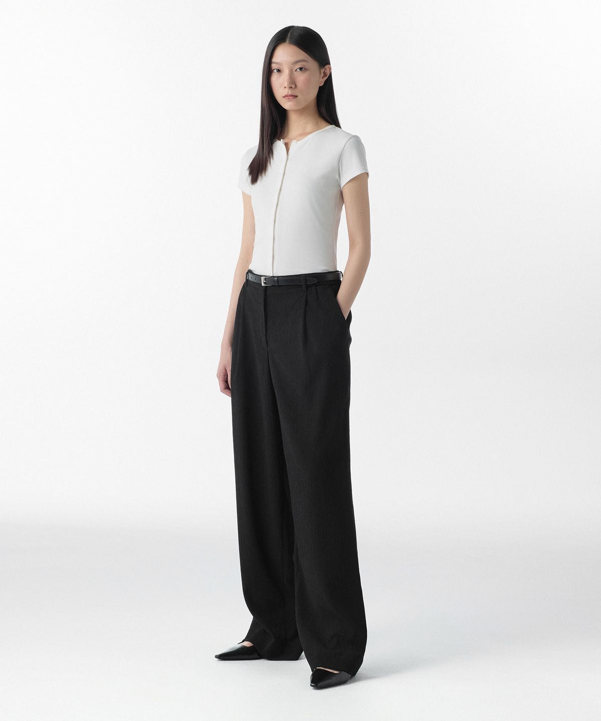 무신사 스탠다드 우먼(MUSINSA STANDARD WOMAN) 우먼즈 크링클 원 턱 와이드 밴딩 팬츠 [블랙]