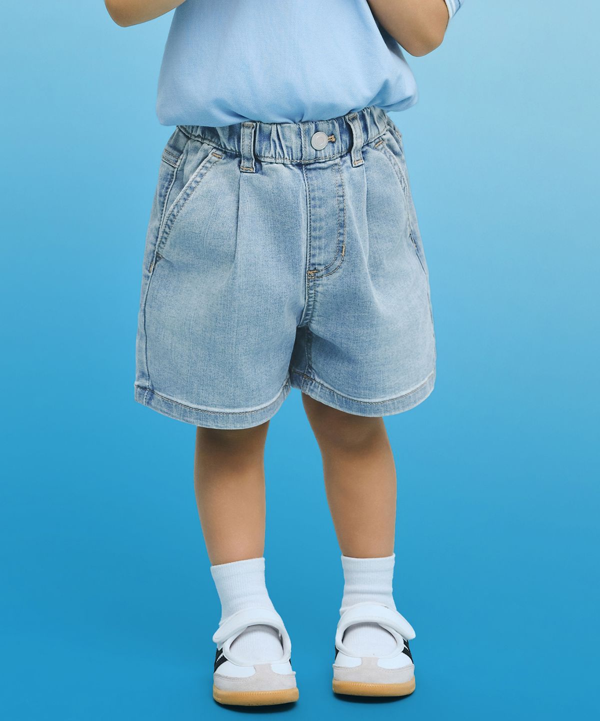 무신사 스탠다드 키즈(MUSINSA STANDARD KIDS) [쿨탠다드] 원 턱 와이드 밴딩 데님 쇼츠 [라이트 인디고]