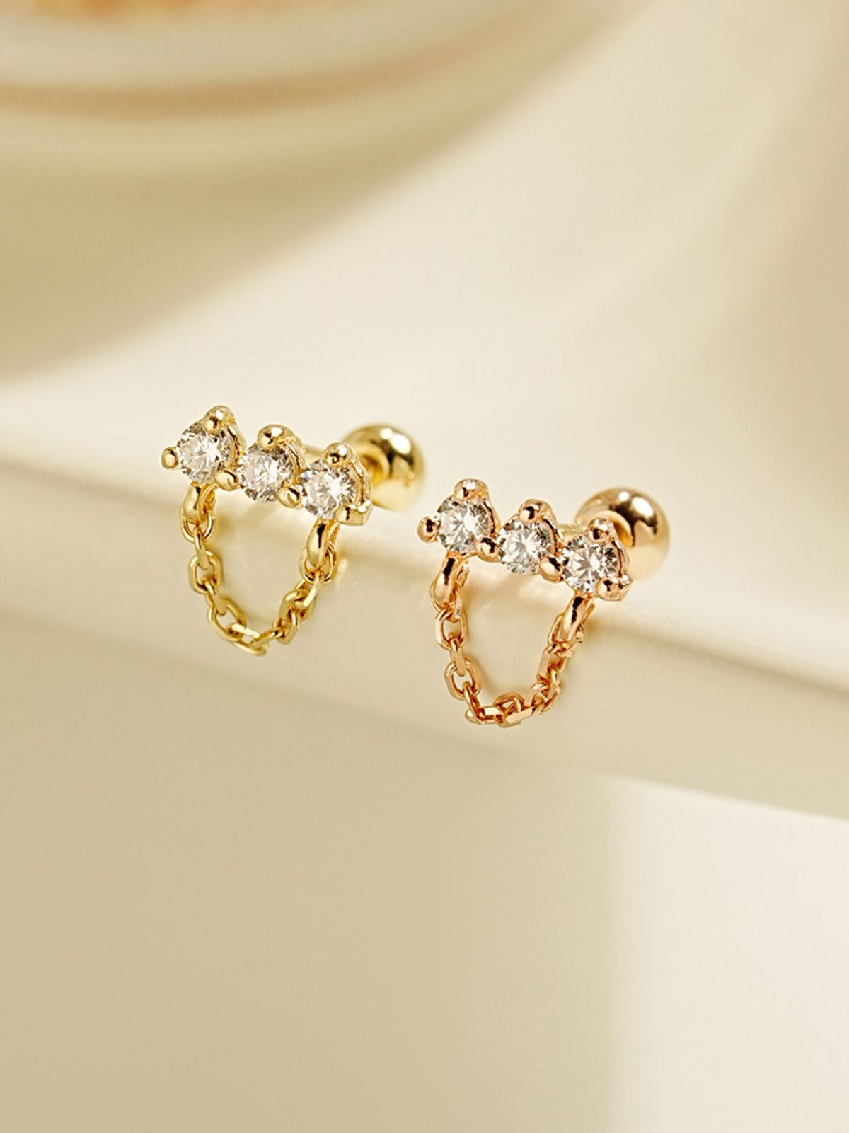 미니멀피어싱(MINIMALPIERCING) 14K 모이사나이트 다이아 스퀘어 체인 드롭 피어싱 귀걸이
