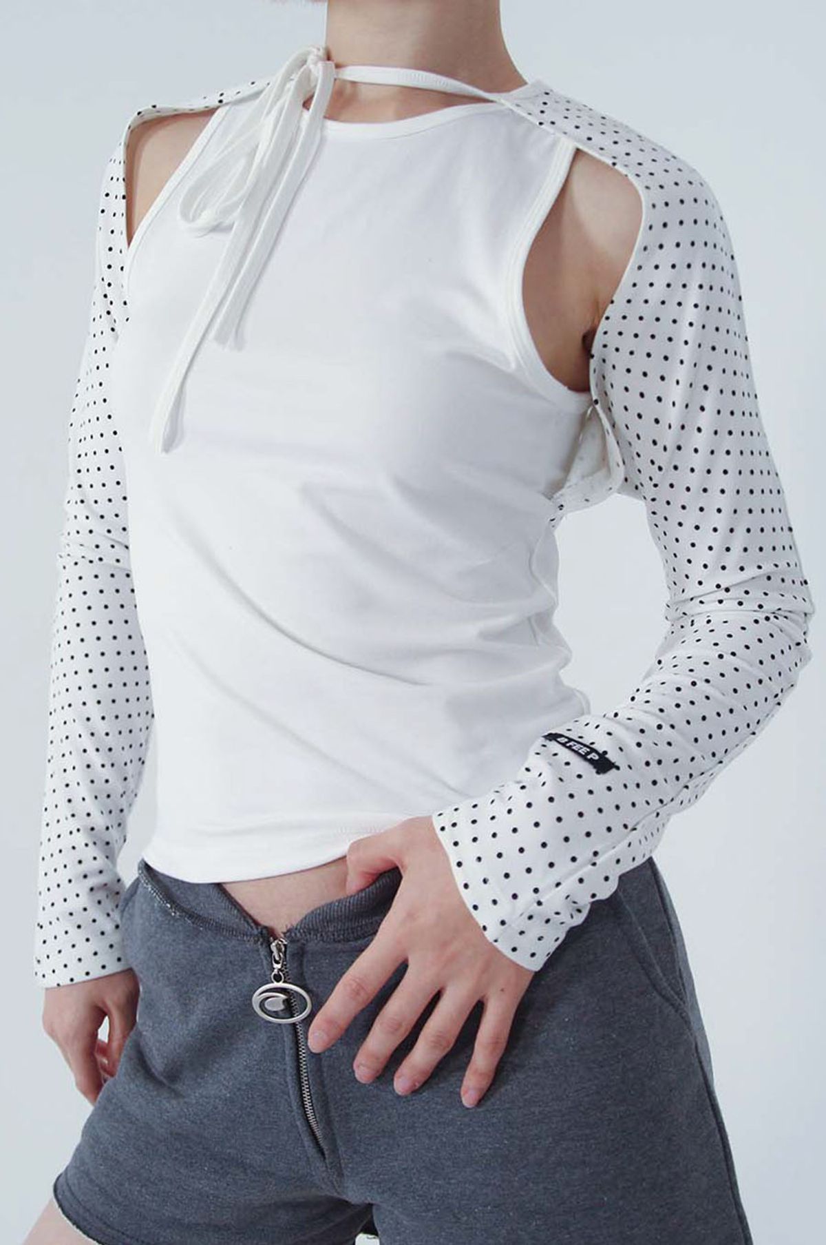 비피피(BFEEP) dot neck strap tee _white