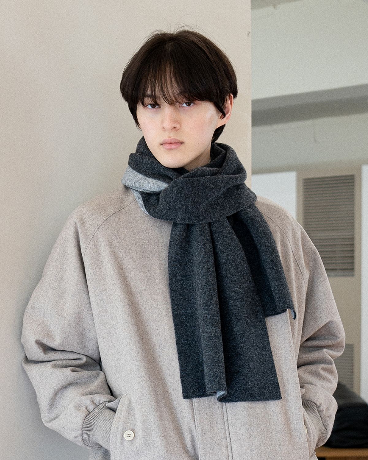 아스트레이(ASTLAY) Cash Blend Reversible Scarf (Chacoal / M.Cloud)
