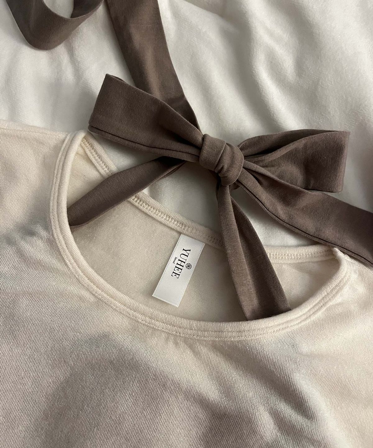 유히리(YUHEELEE) Wave edge round neck basic tencel top / Ivory