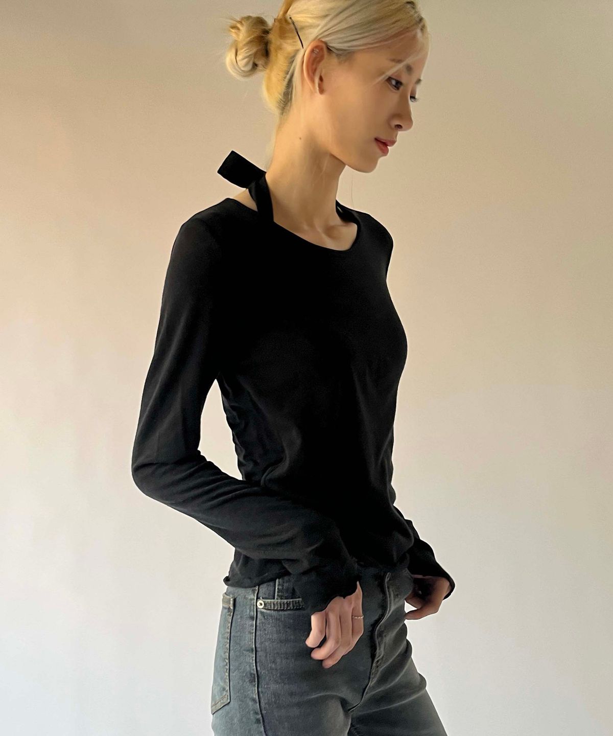 유히리(YUHEELEE) Wave edge round neck basic tencel top / Black