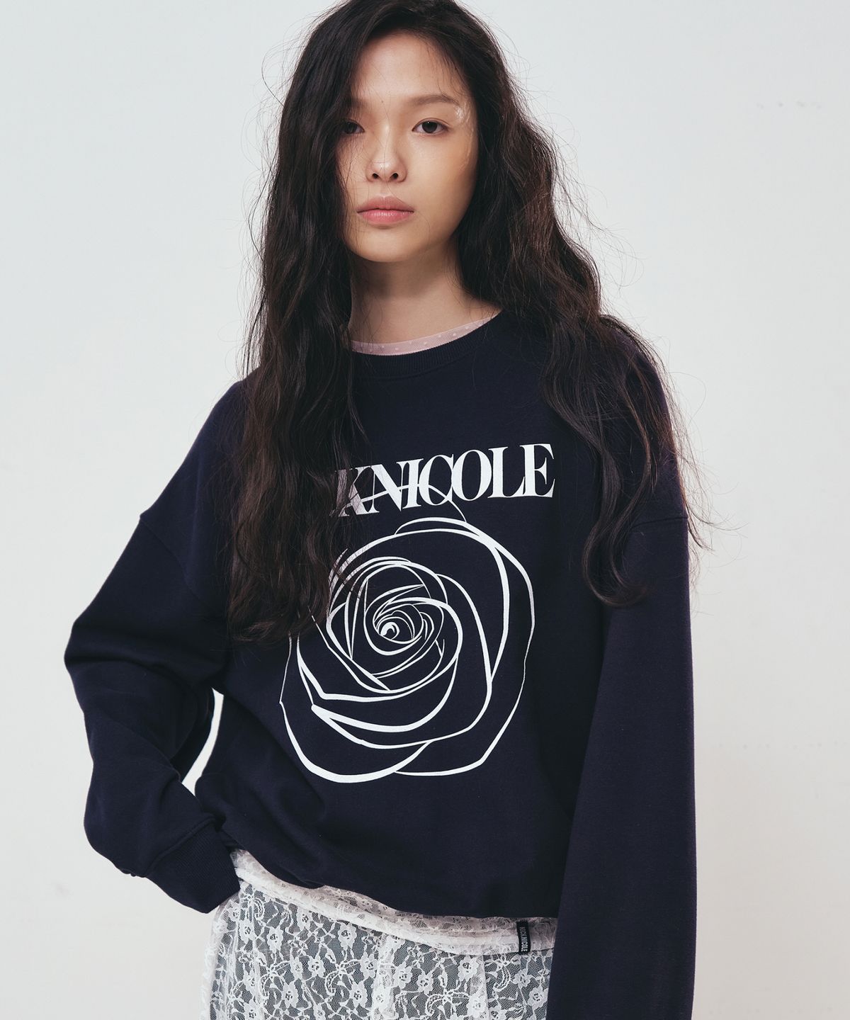 닉앤니콜(NICK&NICOLE) NICOLE ROSE PRINTING SWEATSHIRT_NAVY WHITE