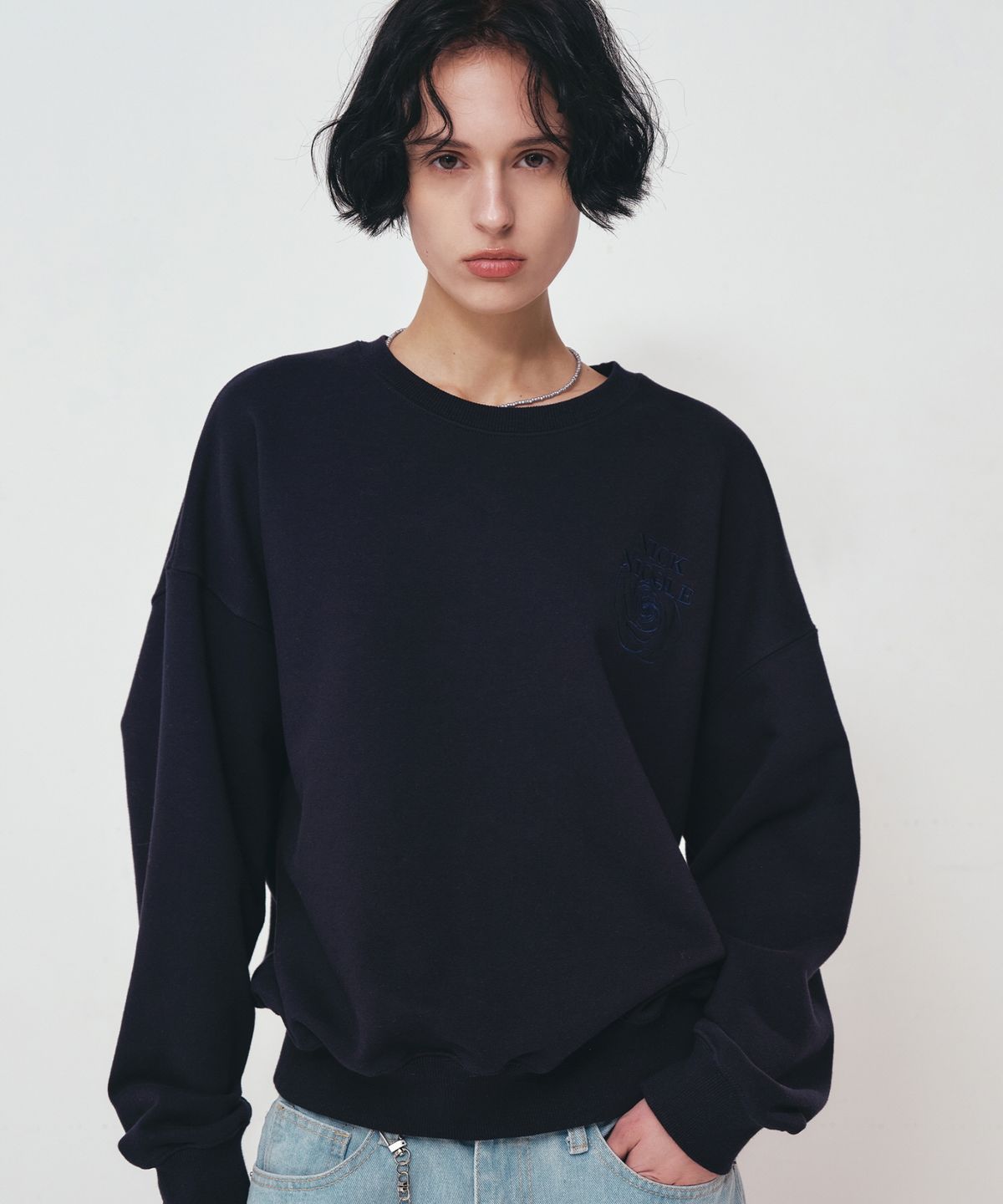 닉앤니콜(NICK&NICOLE) MINI VOLUME NICOLE ROSE SWEATSHIRT_NAVY BLUE