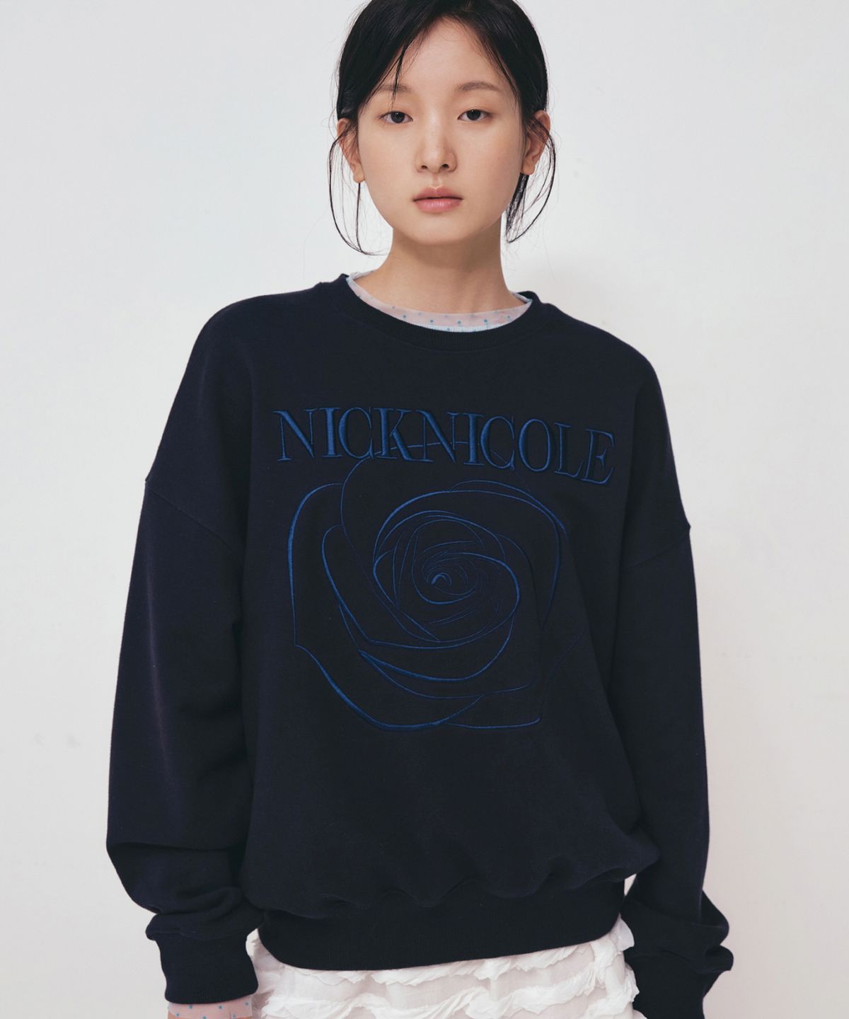 닉앤니콜(NICK&NICOLE) VOLUME NICOLE ROSE SWEATSHIRT_NAVY BLUE