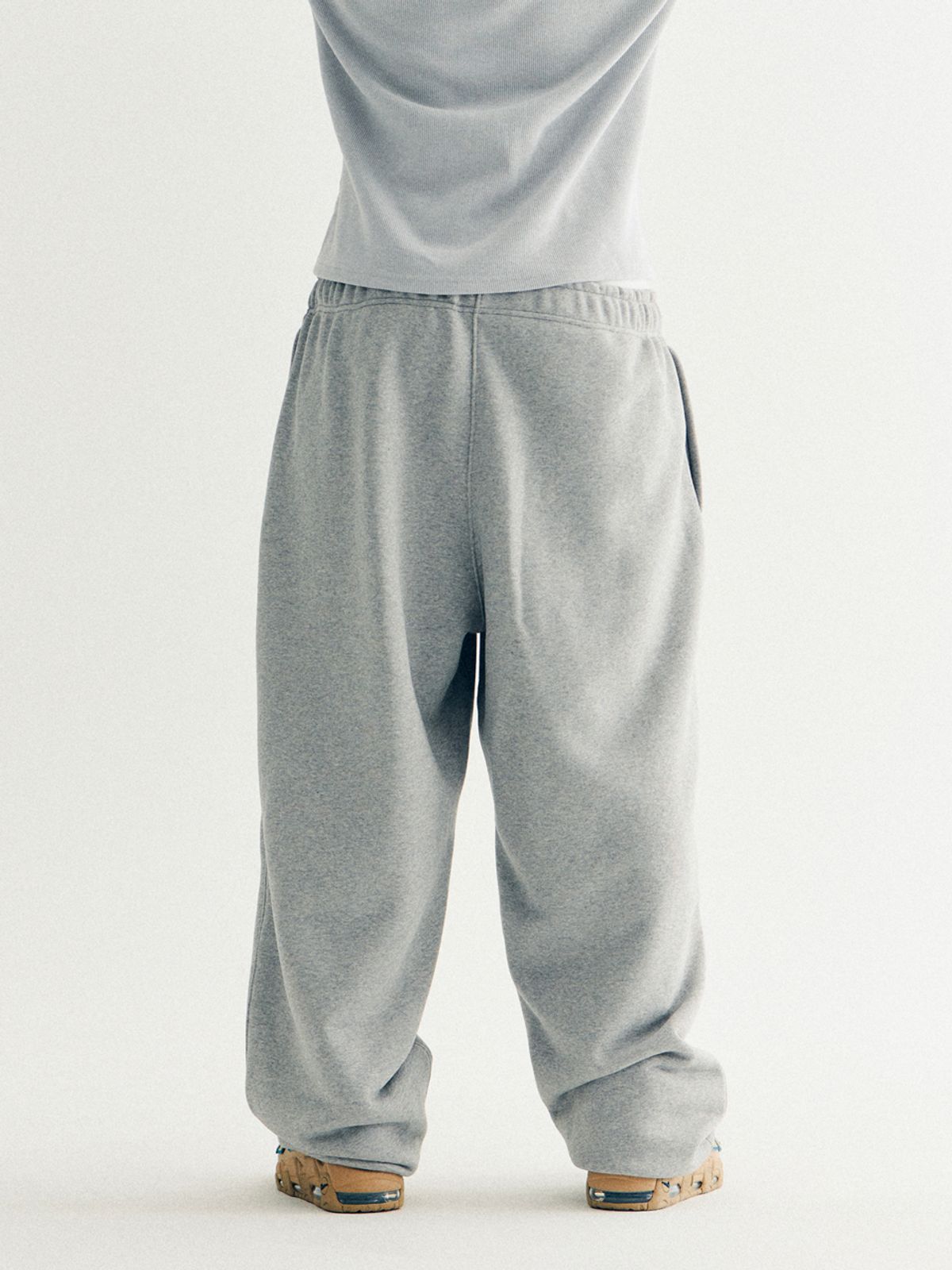 고저(GOZER) OVERSIZED SWEAT PANTS_MELANGE GREY