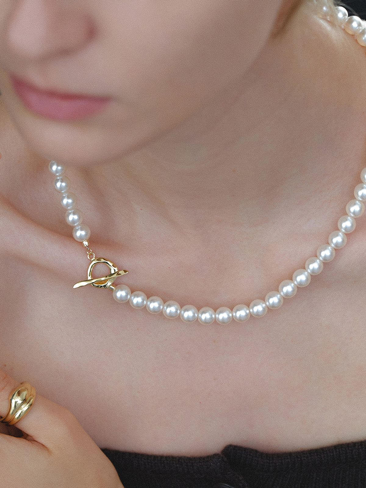 리엔느와르(leeENoir) Wave Toggle Pearl Necklace (6mm/8mm)(2color)