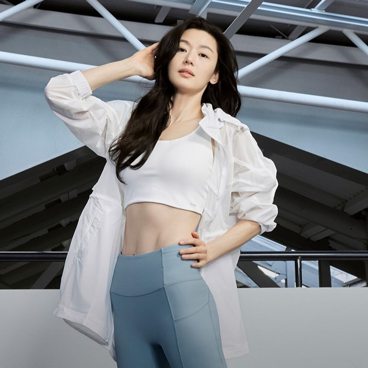 안다르(ANDAR) 클리어 페더 미들 윈드자켓