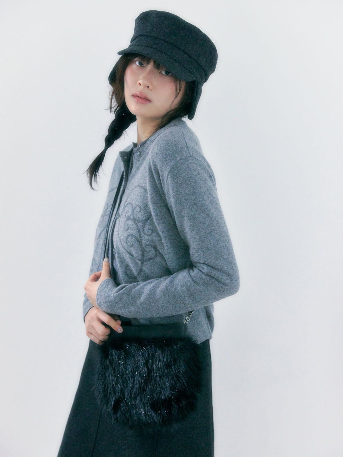 포이에(POIE) shiny fur mini bag (black)