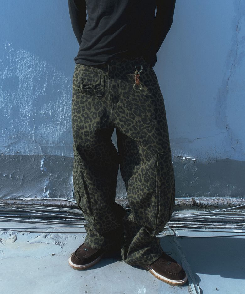Lumping cargo pants / Leopard khaki
