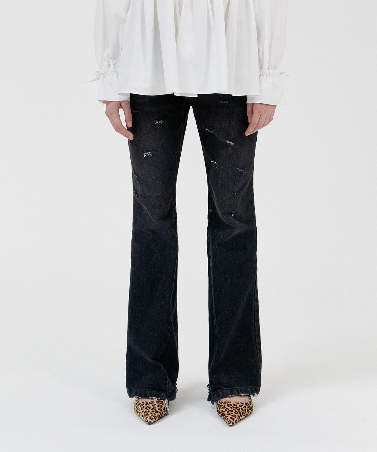 경(GYEONG) Damage Buts Cut Denim Jeans_Dark Gray