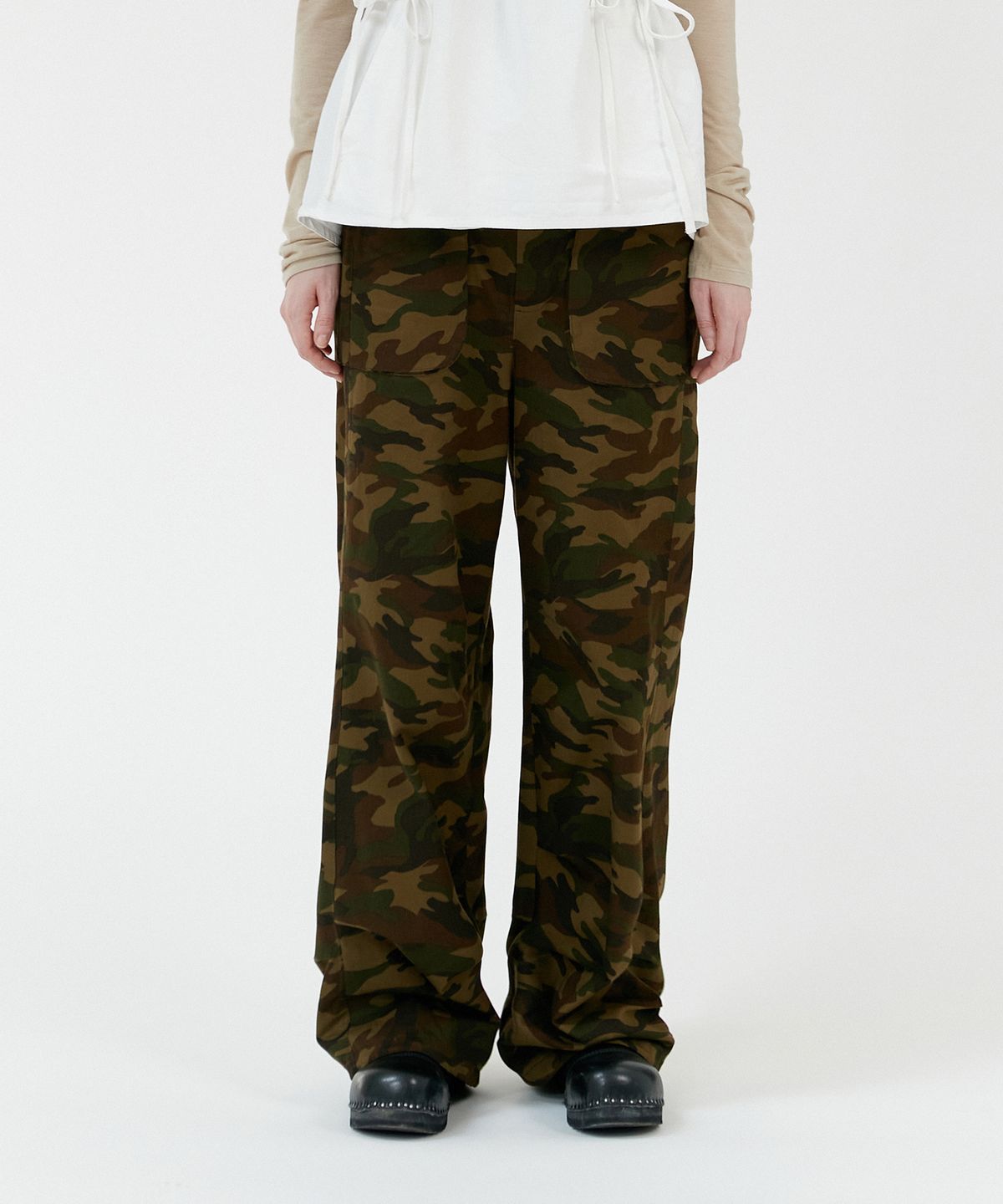 경(GYEONG) Draped Parachute Pants_Camo