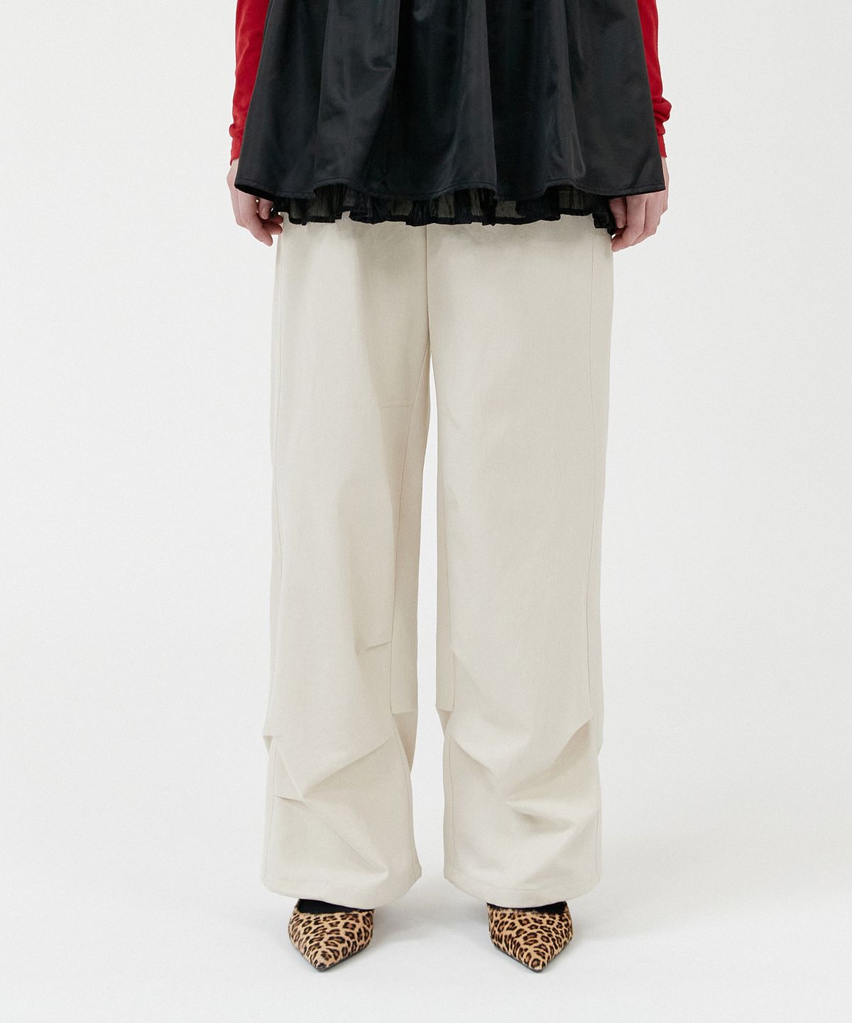 경(GYEONG) Draped Parachute Pants_Ivory