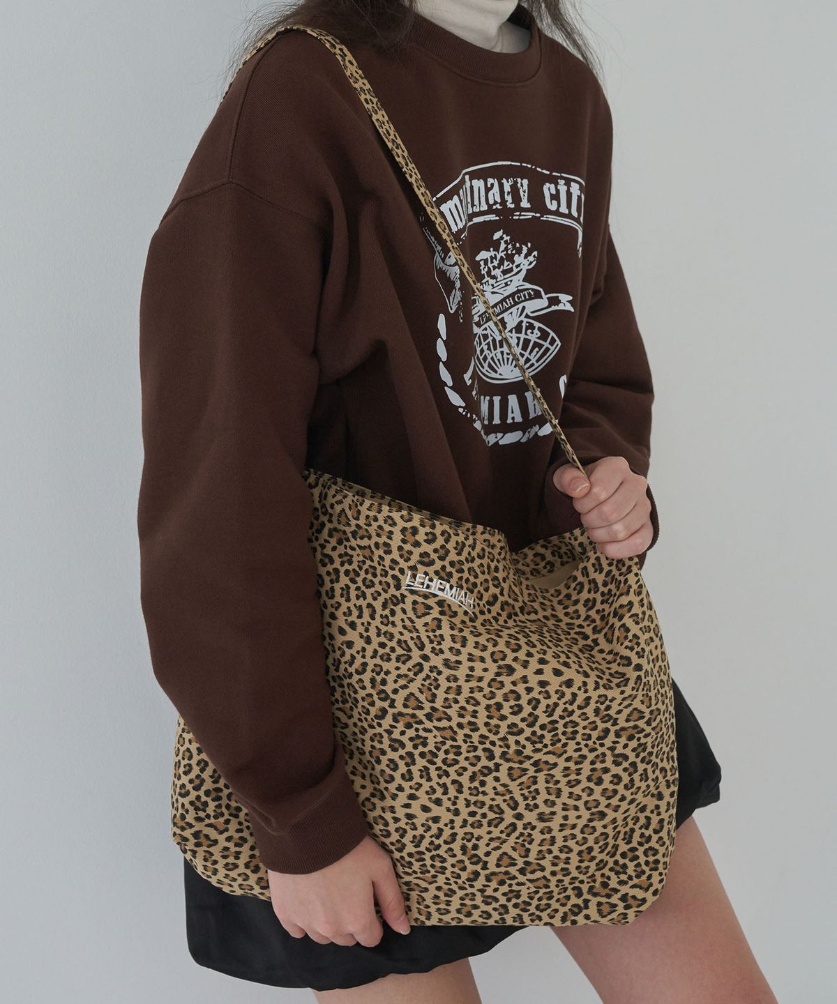 르헤미아(LEHEMIAH) Leopard shoulder bag _ Beige