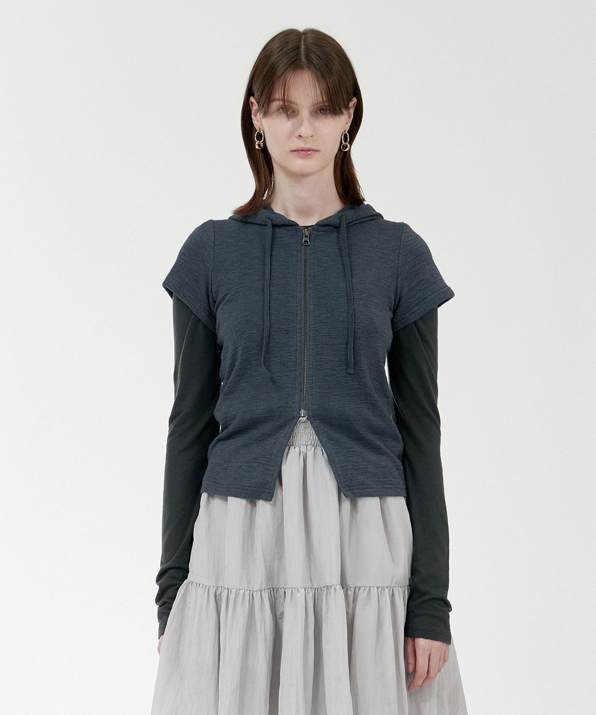 경(GYEONG) Slim Short Sleeve Hoodie_Charcoal