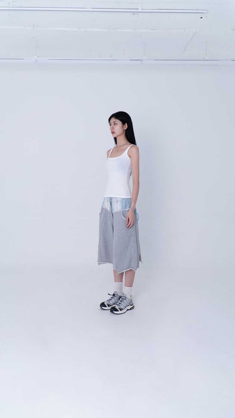 logo embroid sleeveless (white)