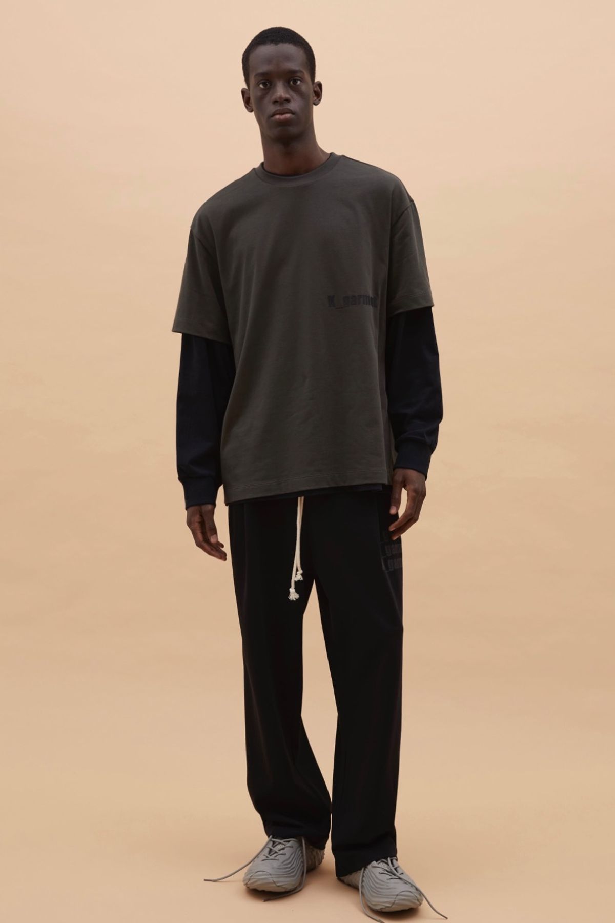 카먼트(K-GARMENT) U 빅K 프린트티 DUST GREY