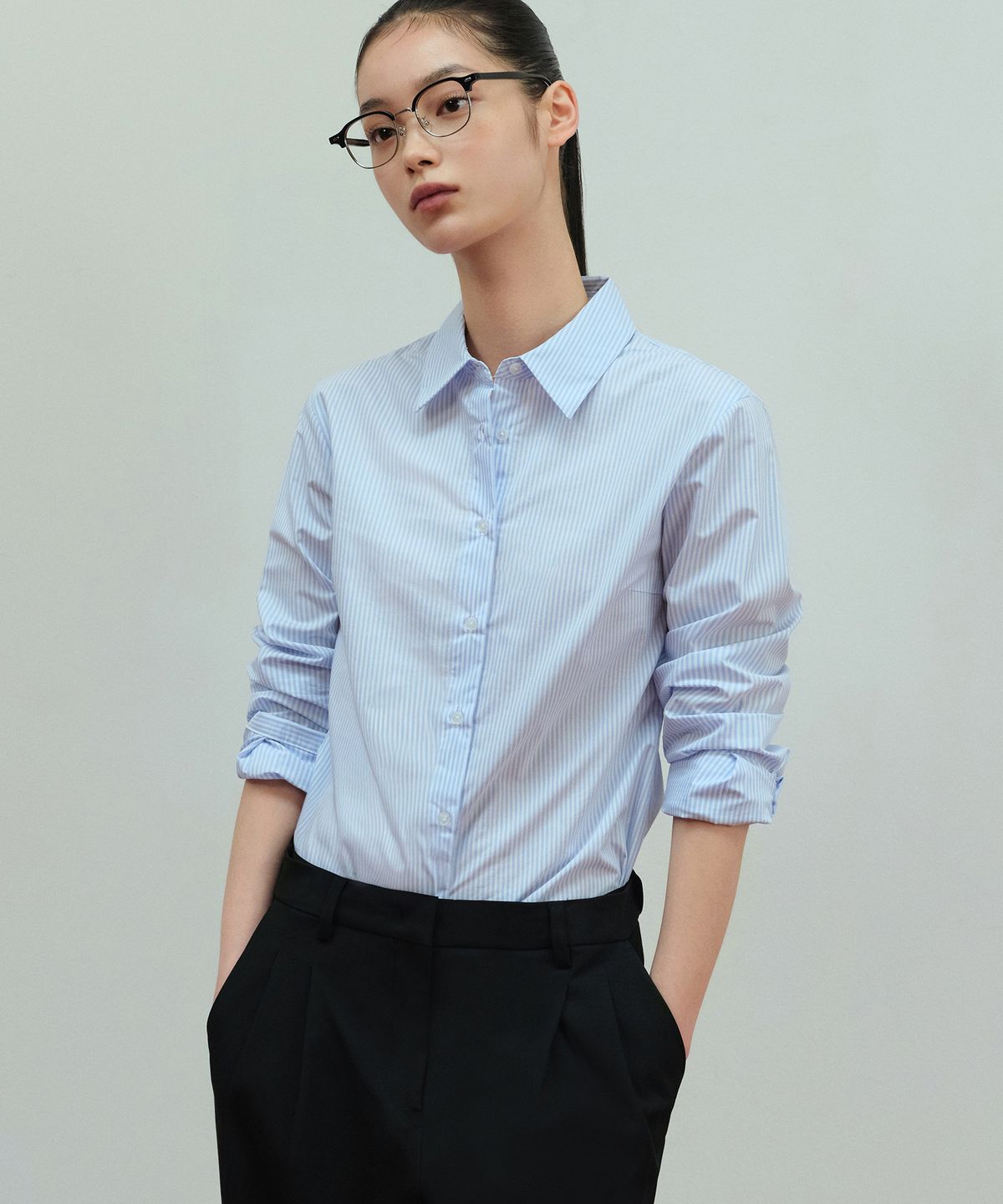 무신사 스탠다드 우먼(MUSINSA STANDARD WOMAN) 우먼즈 스트라이프 슬림 핏 셔츠 [스카이 블루]