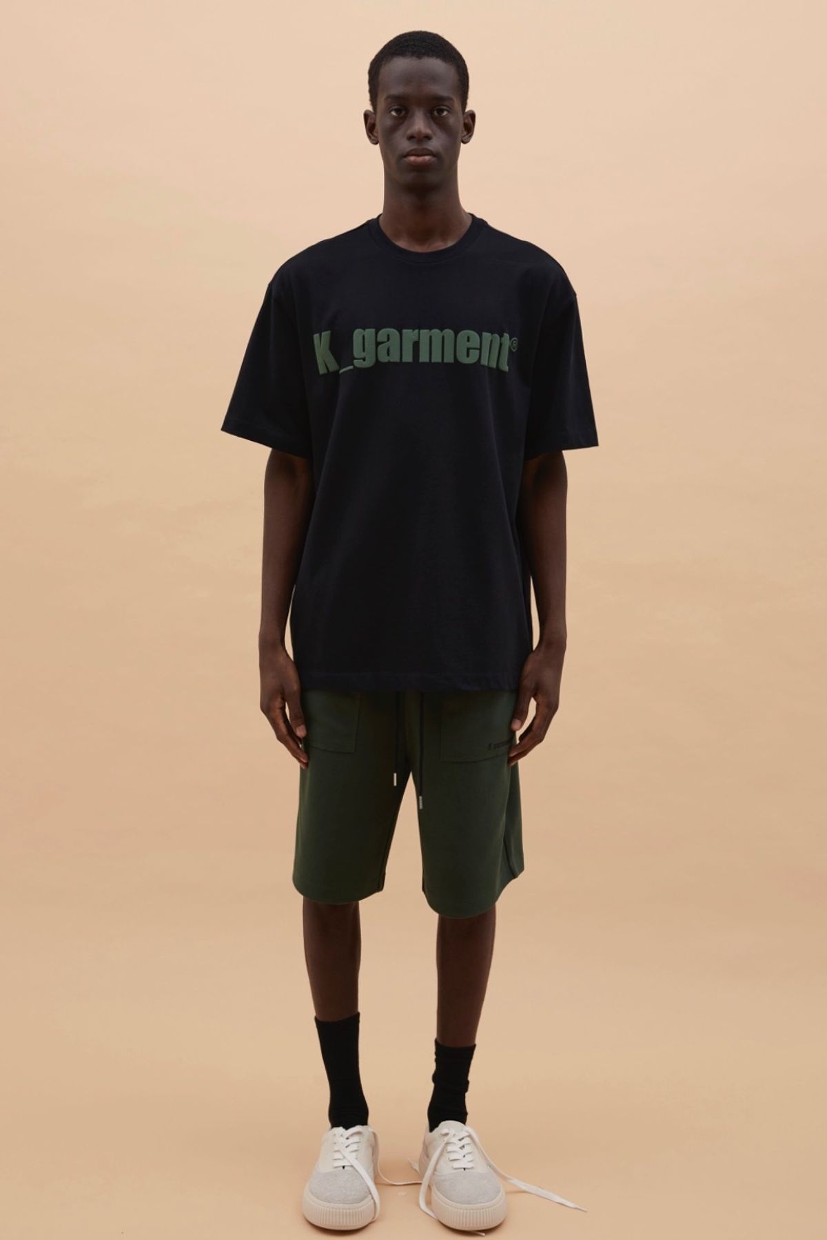 카먼트(K-GARMENT) U 빅 볼륨로고티 BLACK