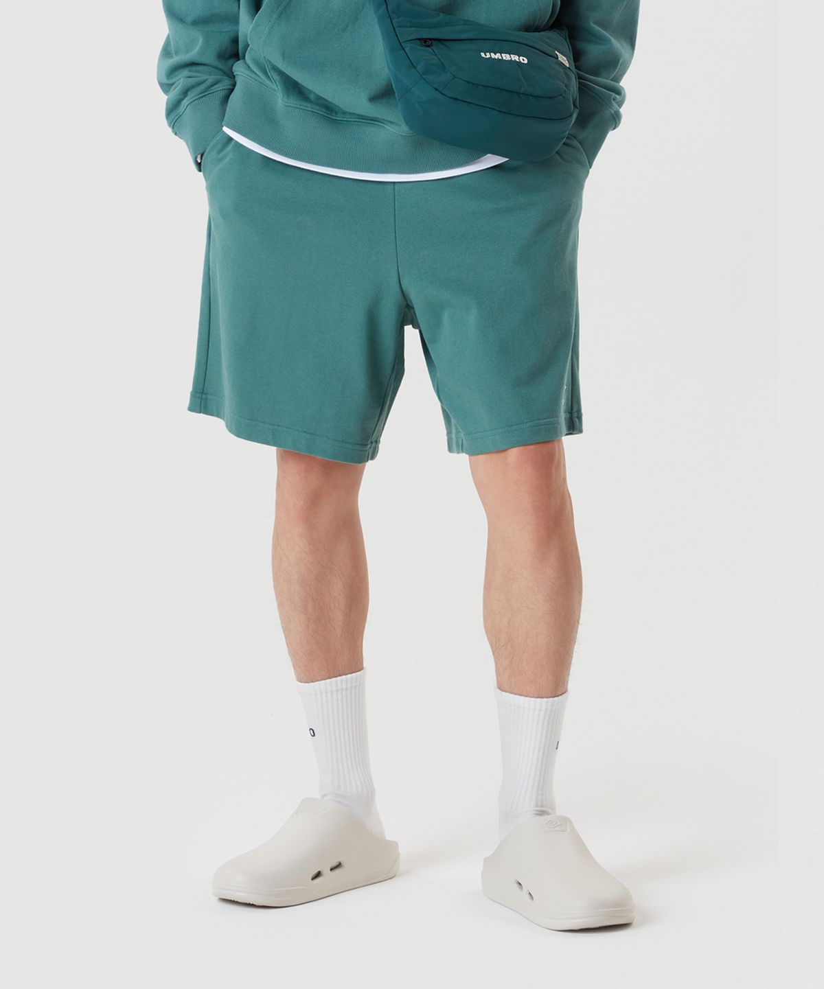엄브로(UMBRO) 에센셜 스웨트 4.5부 반바지 그린(UQ123CHP19)