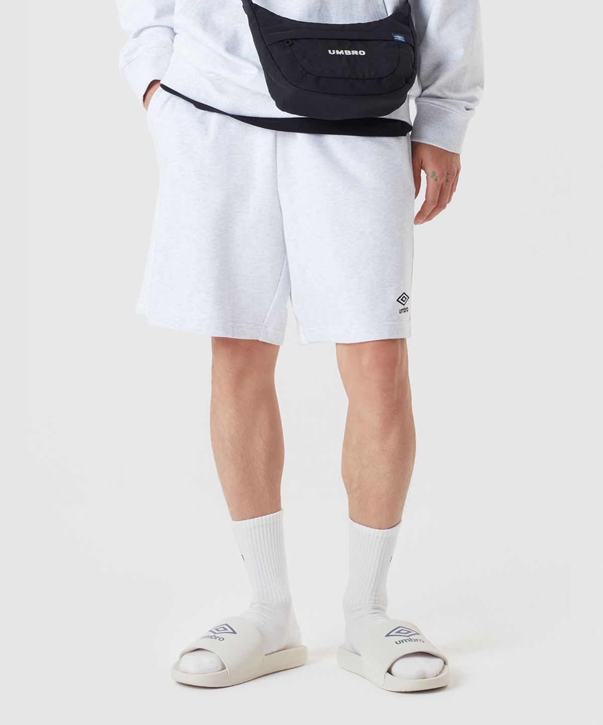 엄브로(UMBRO) 에센셜 스웨트 4.5부 반바지 화이트(UQ123CHP19)