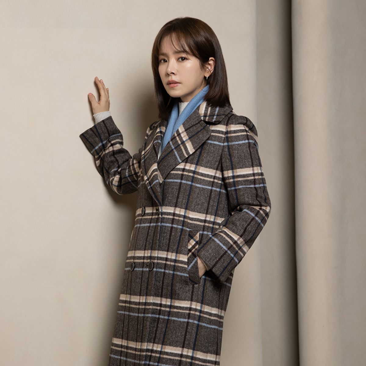 올리비아 하슬러(OLIVIA HASSLER) 모던 체크 롱 코트_OHCWCT205