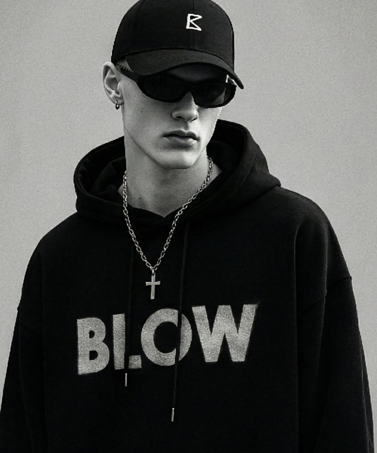 블로우(BLOW) Embossed Logo Hoodie