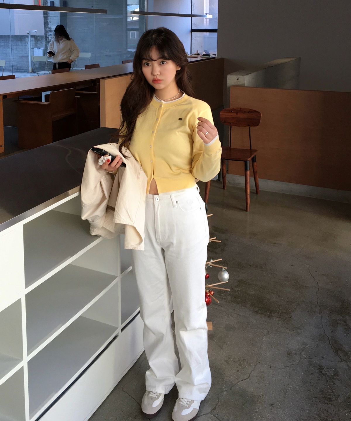 키뮤어(KIIMUIR) (우먼) 올데이 세미와이드 데님 팬츠_화이트