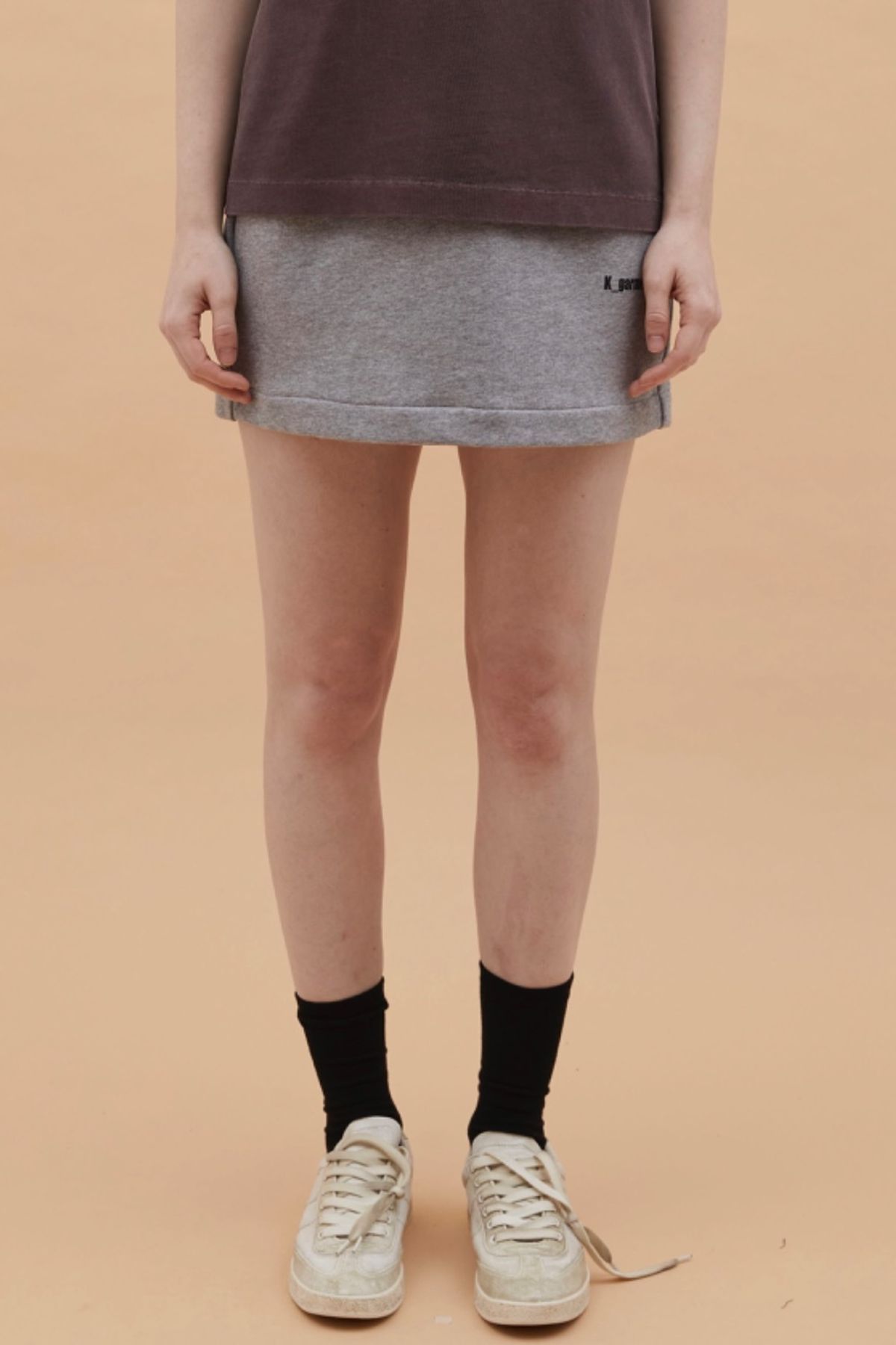 카먼트(K-GARMENT) W 백 엠브로이더리 스커트 GREY13