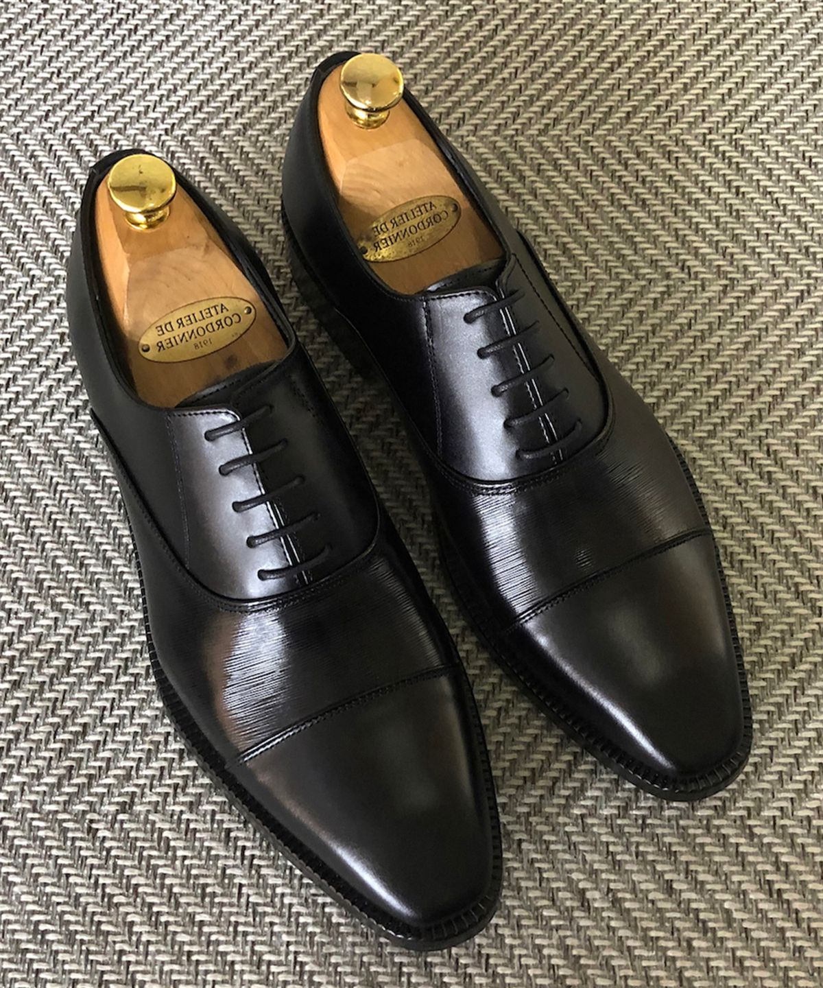 조앤슈(JOENSHOE) 로템 하프빗살 스트레이트팁 옥스퍼드 블랙