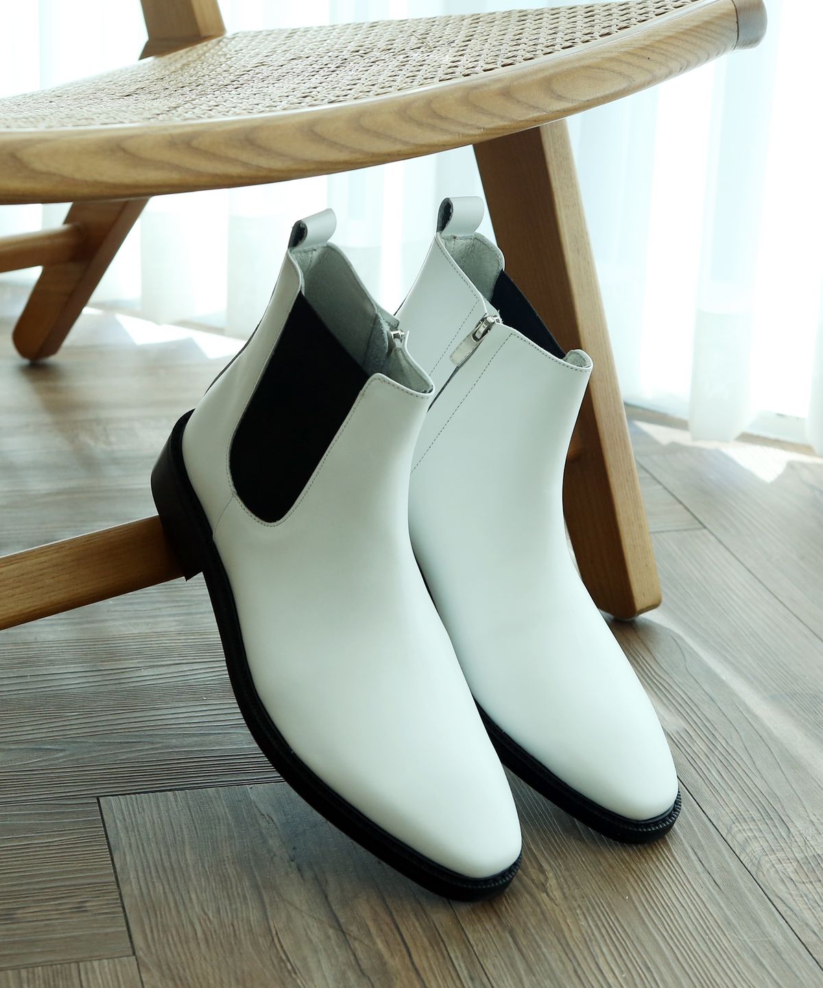 커스텀무드(CUSTOMMOOD) 리페어 소가죽 화이트 첼시부츠(white)