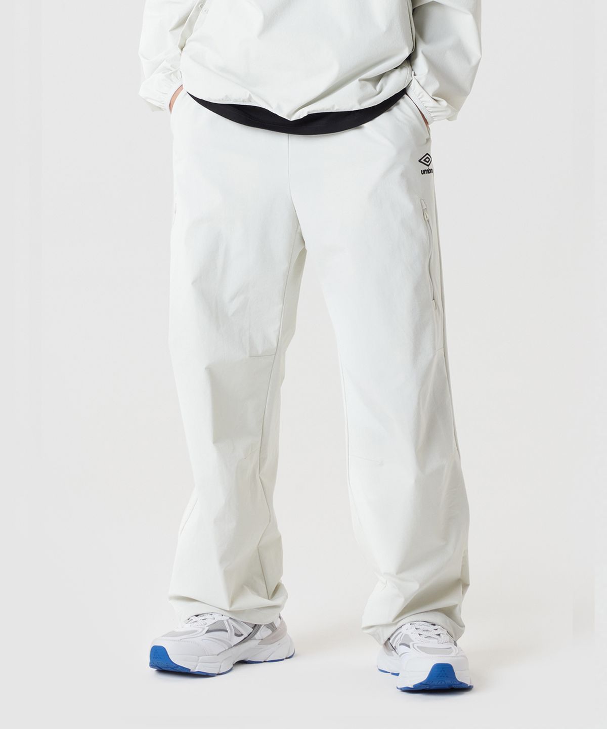 엄브로(UMBRO) 브로텍트 지퍼 카고 스트레이트 팬츠 베이지(UQ121SPT12)