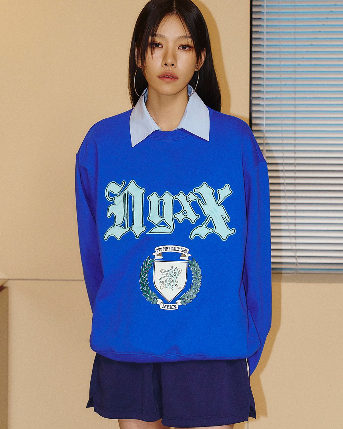엔와이엑스엑스(NYXX) EMBLEM PATCHWORK SWEATSHIRT BLUE