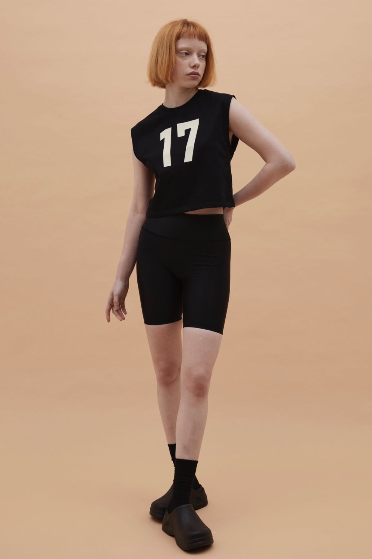 카먼트(K-GARMENT) W 17프린트 슬리브리스 BLACK