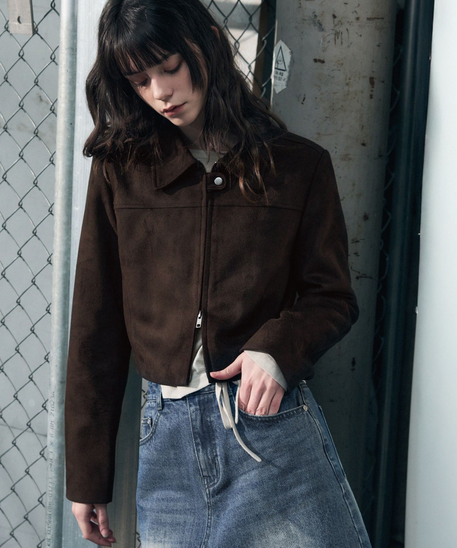 MUSINSA公式 | LEATHERY Curved Suede Crop Zip-Up Jacket [DARK
