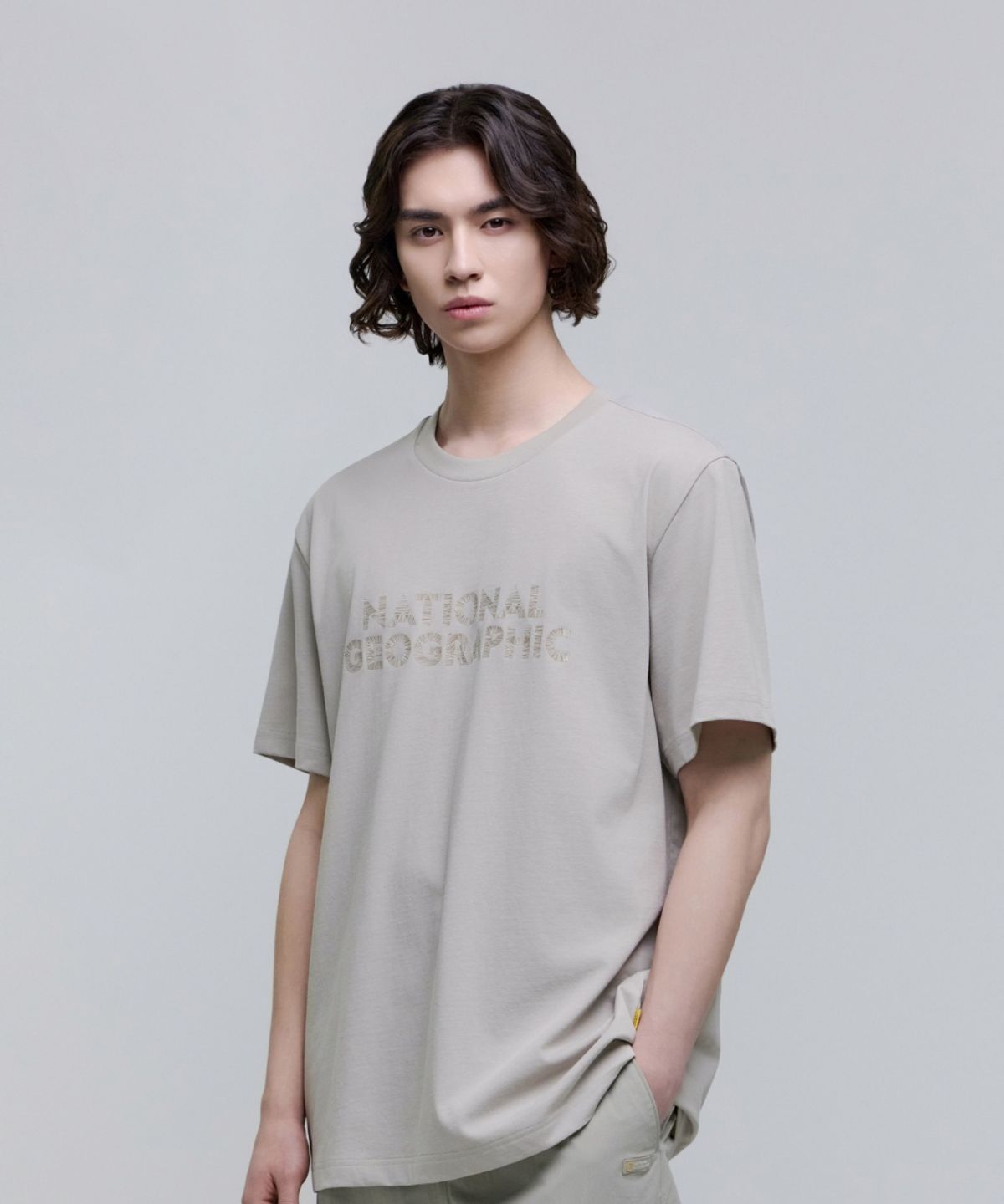 내셔널지오그래픽(NATIONALGEOGRAPHIC) N255UTS920 네오디 빅로고 반팔 티셔츠 MOURNING BEIGE