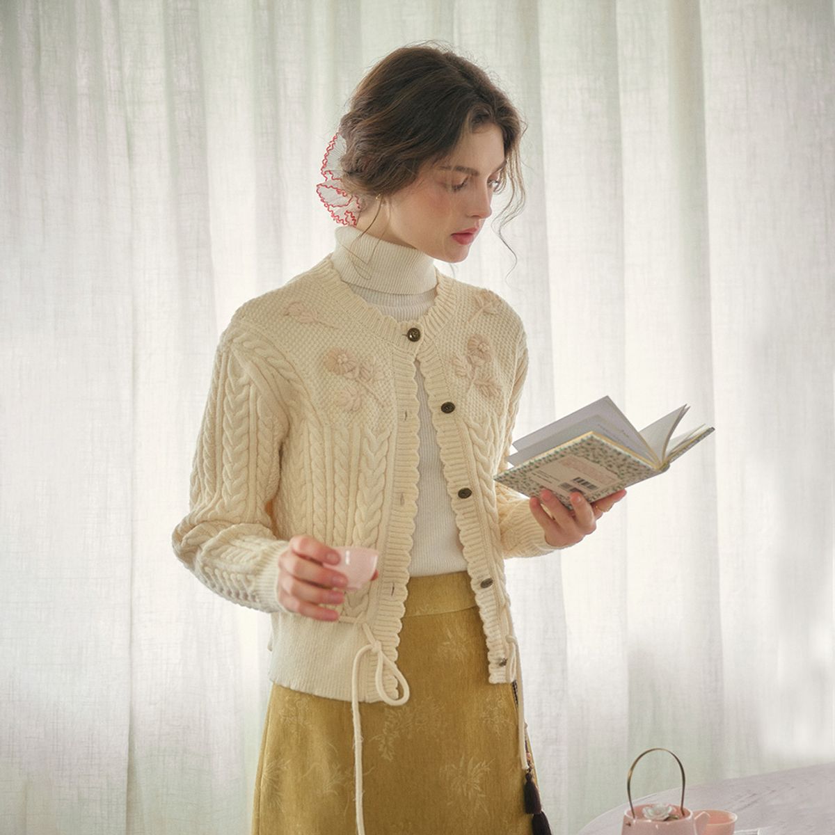 심플레트로(SIMPLE RETRO) SR_Hand-hooked flower cardigan_2color