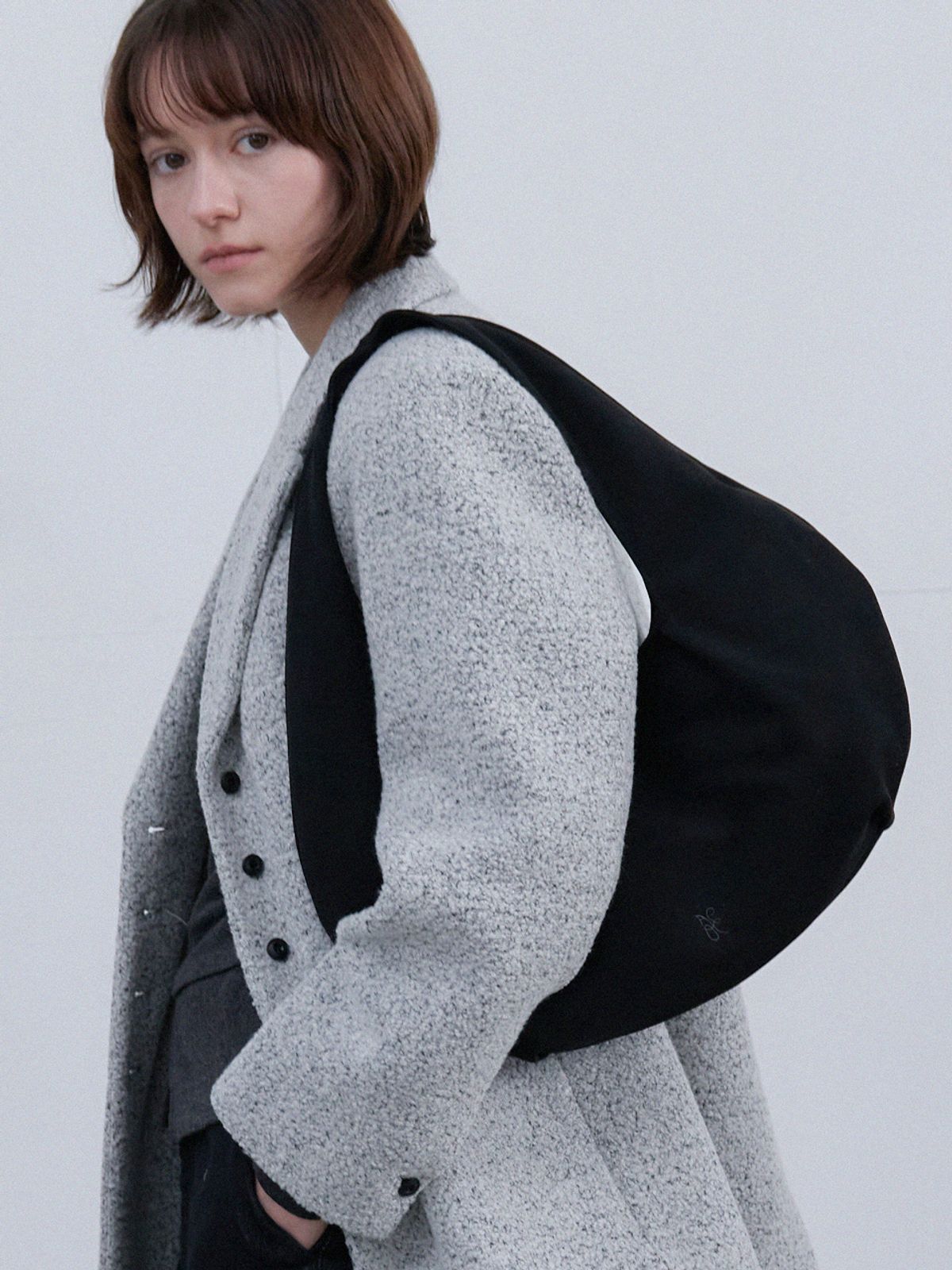 아코크(ACOC) Interview M Bag_Suede Black