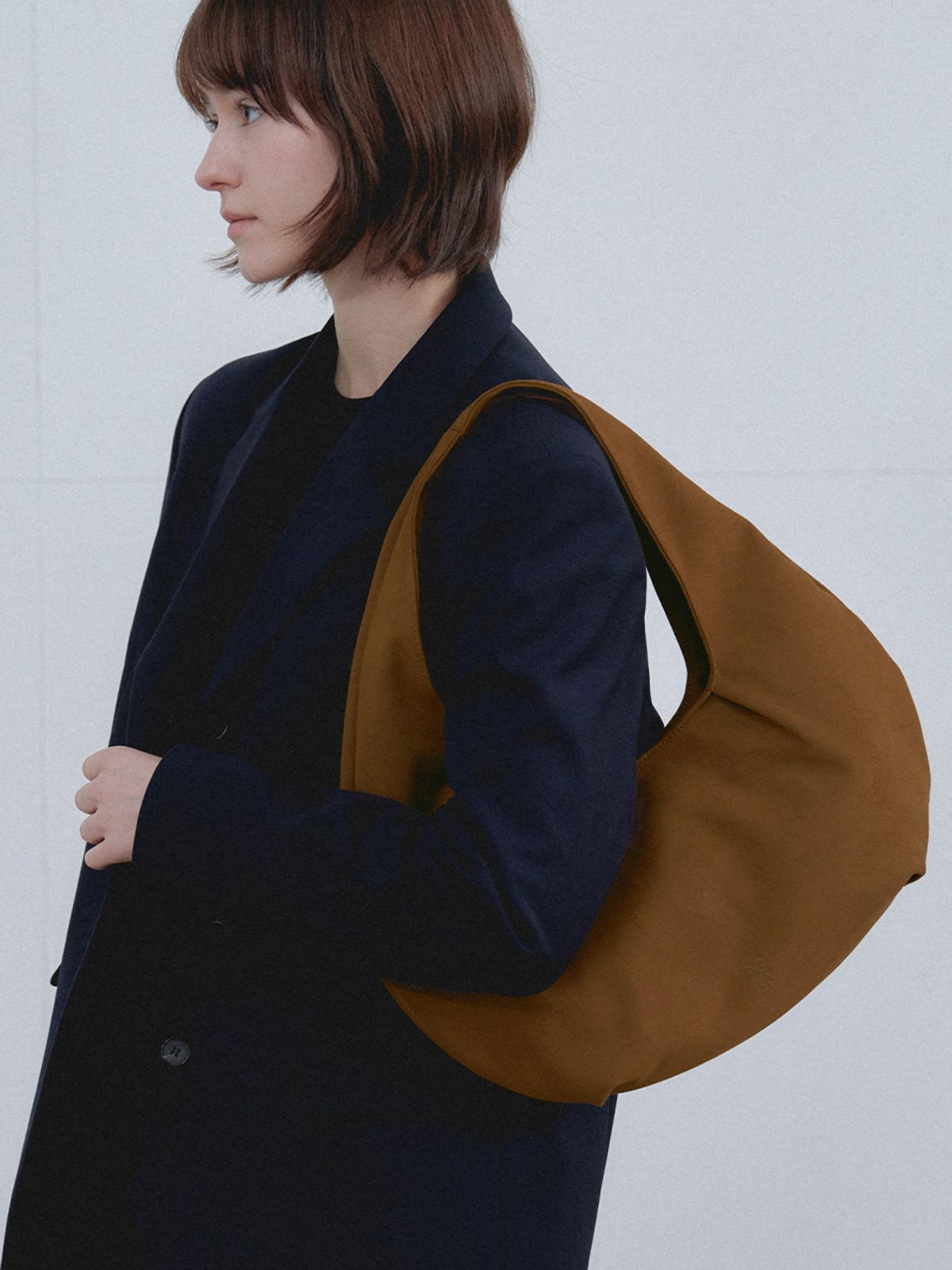아코크(ACOC) Interview M Bag_Suede Camel